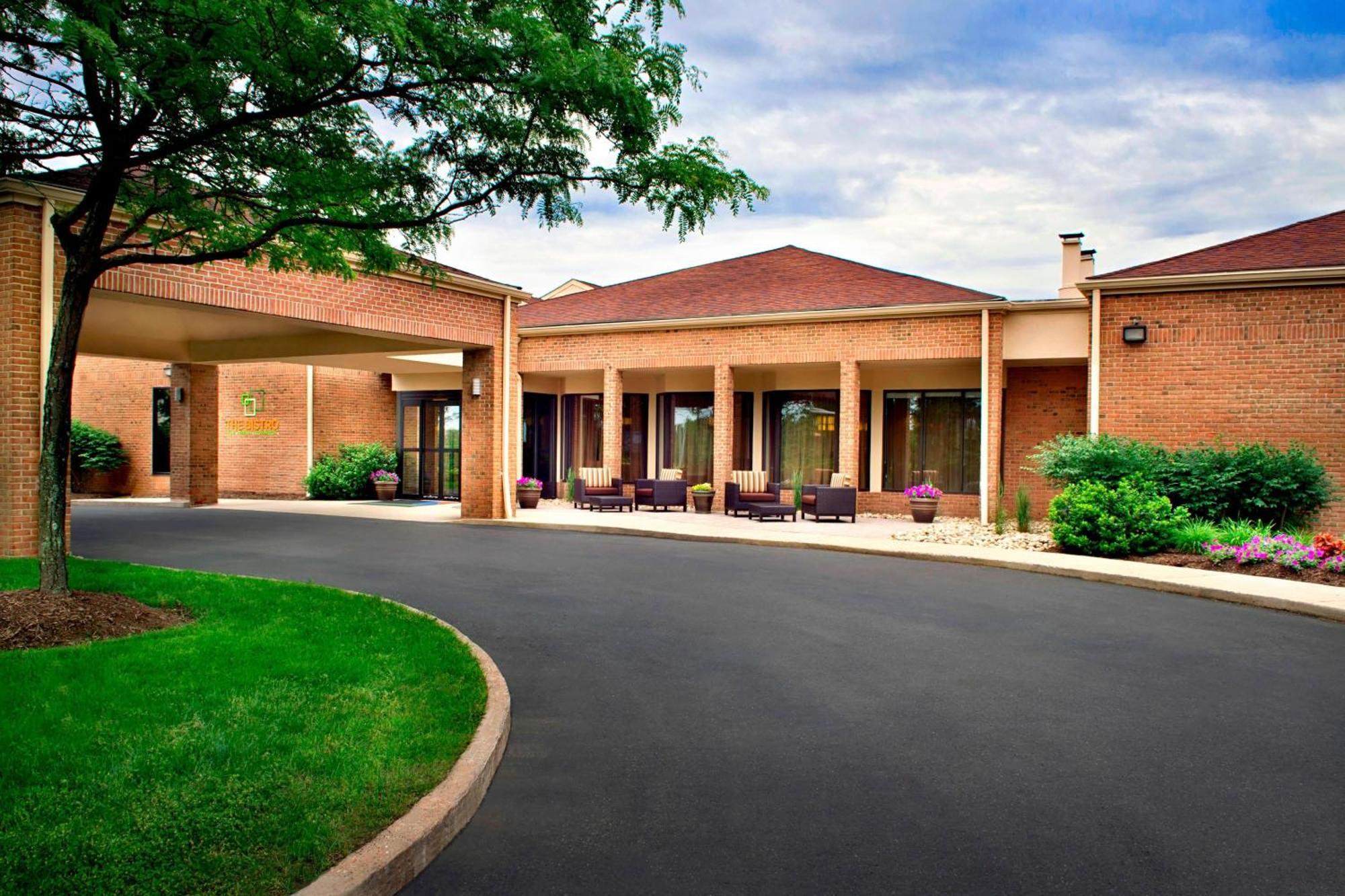 Courtyard By Marriott Hartford Airport 3*