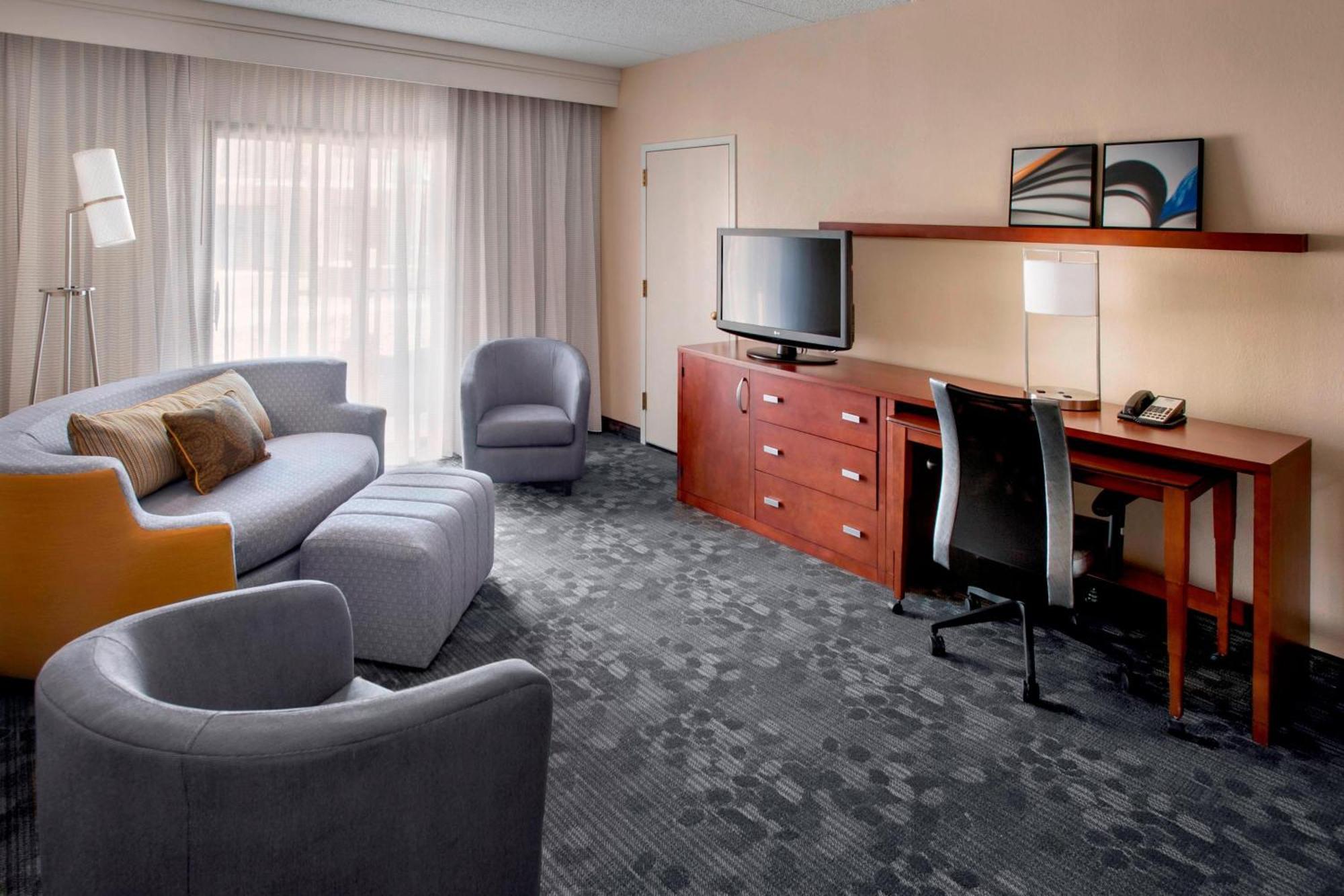 Courtyard By Marriott Hartford Airport Windsor